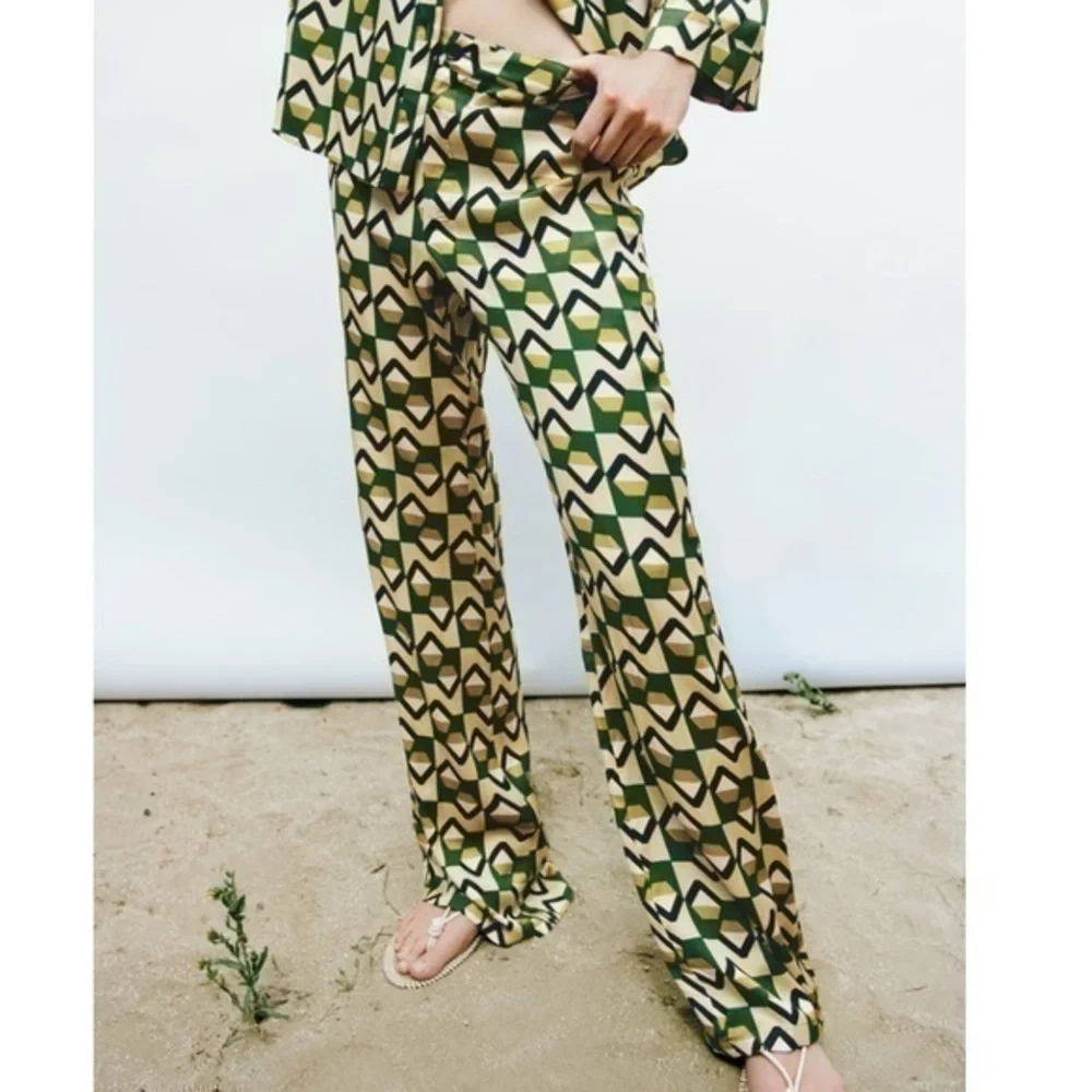 New Zara | Green Bohemian Retro Print Highrise Pants - Picture 3 of 12